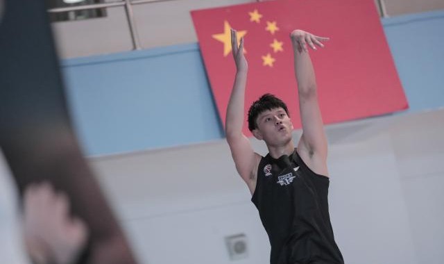 百家乐规则-曾凡博首次亮相首钢队公开课：天赋、人气、脚踏实地