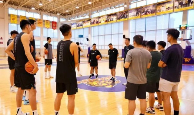 广东队最新热身赛消息！再战考辛斯 三战墨尔本老虎 杜锋继续练兵