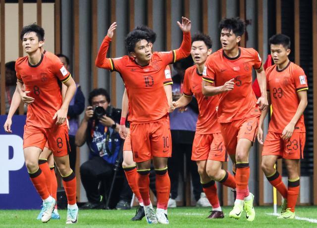 1739406118412009940.jpg (体育)(18)足球——U20亚洲杯:中国队胜卡塔尔队XxjpseC007034_20250213_PEPFN0A001.jpg